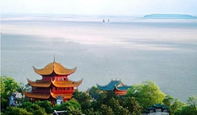 首页 > 家乡美  洞庭湖是远古时代云梦泽的遗迹, 它的湖面十分宽广